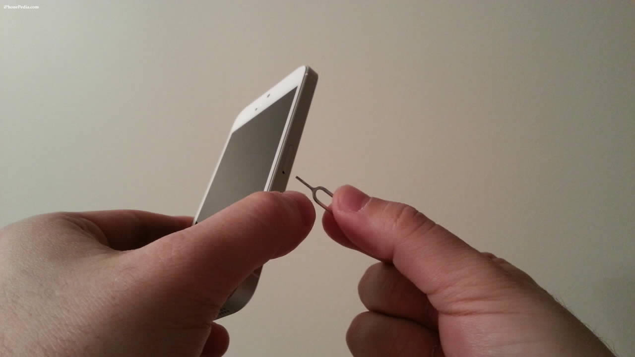 how to remove iPhone 5 sim card tray